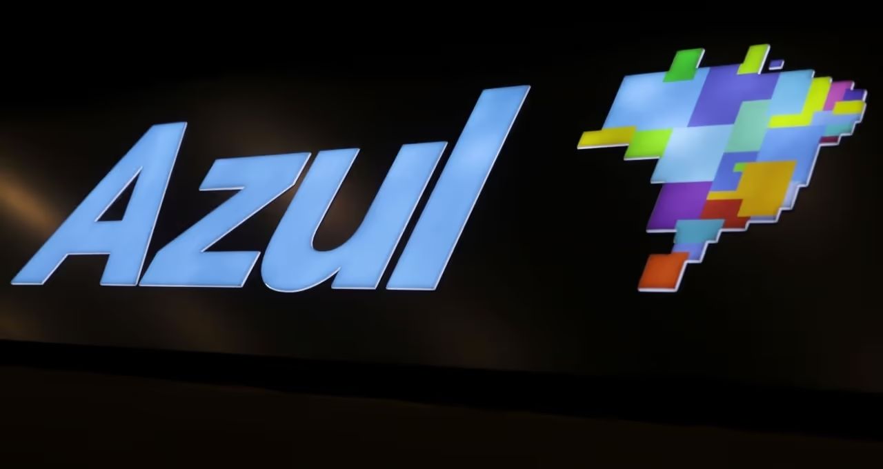 Azul (AZUL4) avalia recuperação judicial nos EUA, diz site; ação já encosta nos centavos