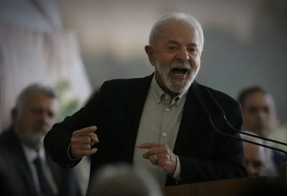 Lula diz que país justo 'começa pela tributação' após derrota no Congresso sobre decreto do IOF