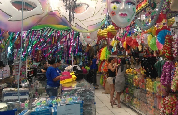 ACSP: Consumidor paga 45% de imposto em uma fantasia de Carnaval