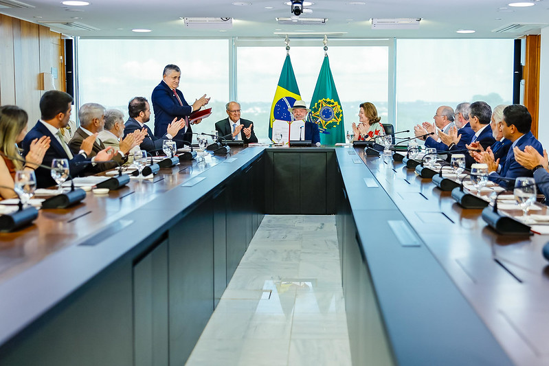 Lula assina decreto que promulga acordo entre União Europeia e Mercosul