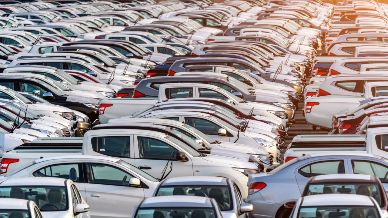 Isenção de IPVA para carros antigos não depende do mês de fabricação