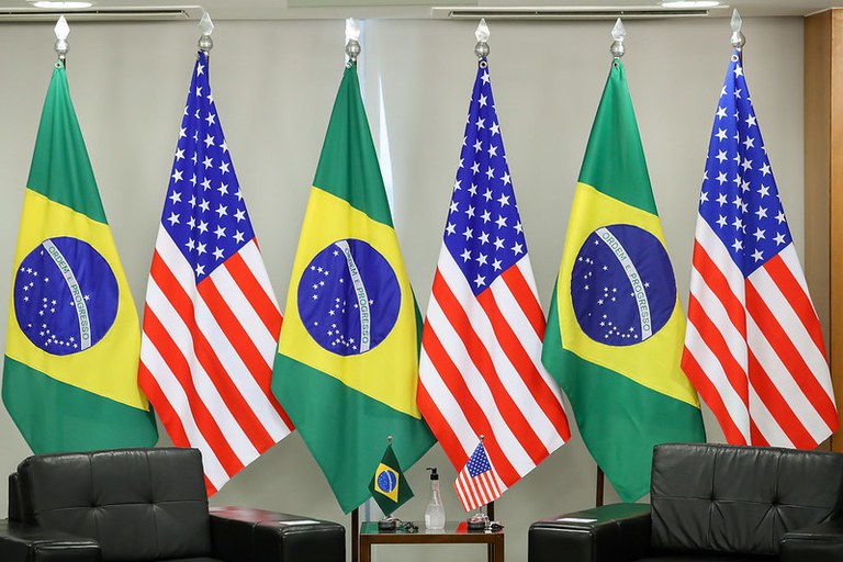 EUA citam 'práticas injustas' e propõem tarifa de 25% a produtos brasileiros